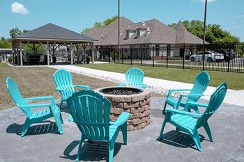 Outdoor fire pit